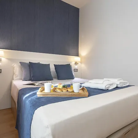 -malagasunapts-terrace,pool&park Malaga