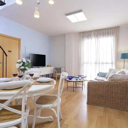 -malagasunapts-terrace,pool&park *