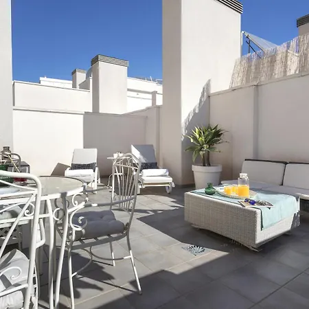 -malagasunapts-terrace,pool&park * Malaga